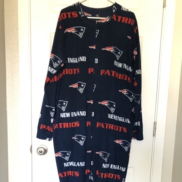 New England Patriots NFL Team Apparel Unisex Adult ONESIE footed GRIP Pajamas LG - Picture 2 of 7
